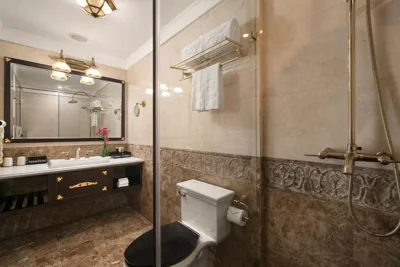 Premium Deluxe avec vue sur la ville — Silk Path Boutique Hanoi
